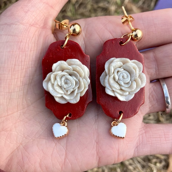 White rose Earrings - Picture 3 of 3